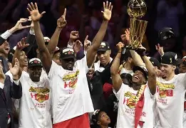 电竞平台-社区盾赛后走向成谜，多伦多猛龙刷新队史纪录，信心回归，更衣室氛围转暖(07年骑士阵容及数据)