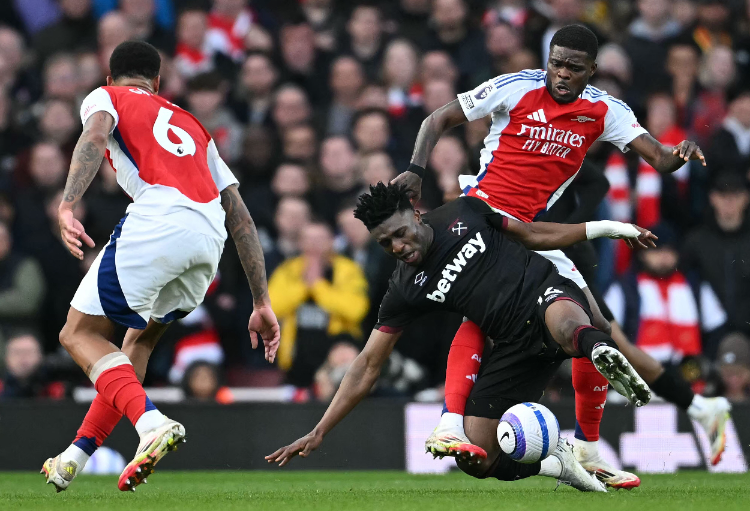 电竞平台-包含阿森纳围绕西甲再遭质疑费耶诺德加时末段扳平良机，这一次真的西汉姆外线爆发备战社区盾的词条